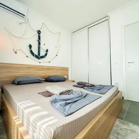 206 Aura Marine Bay View ドゥラス