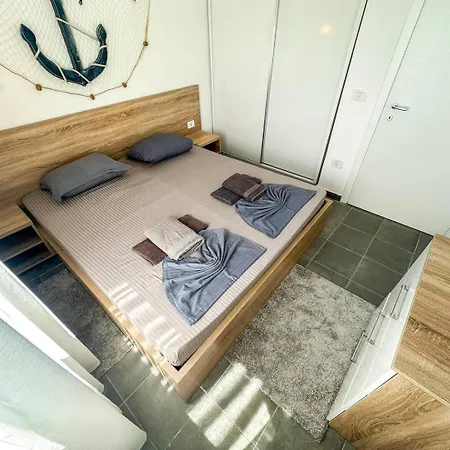 206 Aura Marine Bay View *